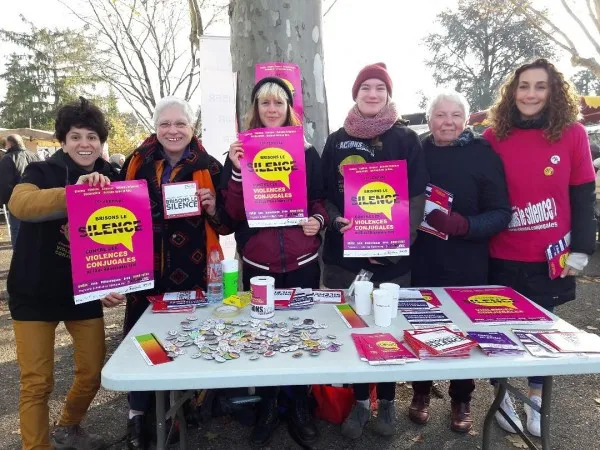 Devenir bénévole chez Filactions : photo de bénévoles à Lyon