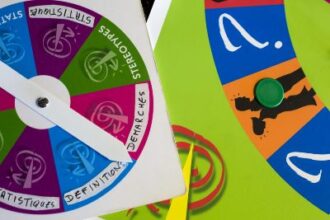 Jeu de plateau avec une roue à thèmes (stéréotypes, statistiques, définitions, démarches) utilisé en atelier de prévention